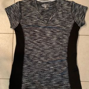 Black/white short sleeve tee